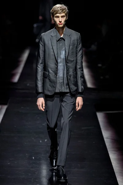 Look 50